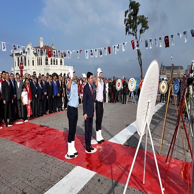 Kadıköy Sokaklarında Zafer Bayramı Coşkusu 